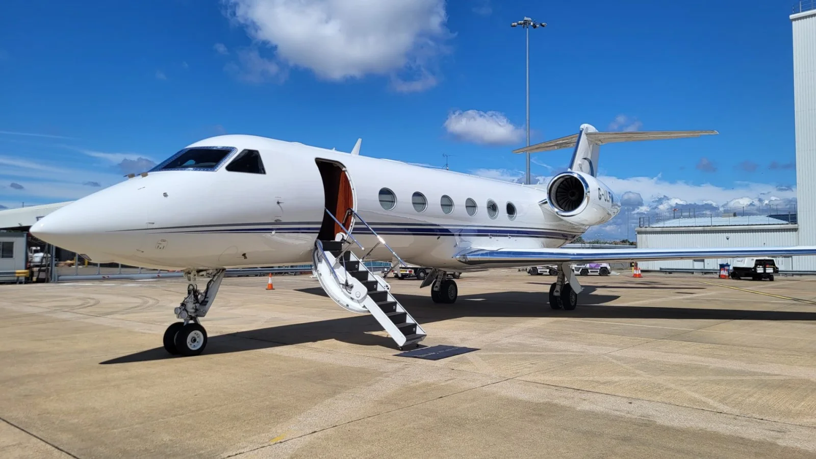 Gulfstream G450 Exterior
